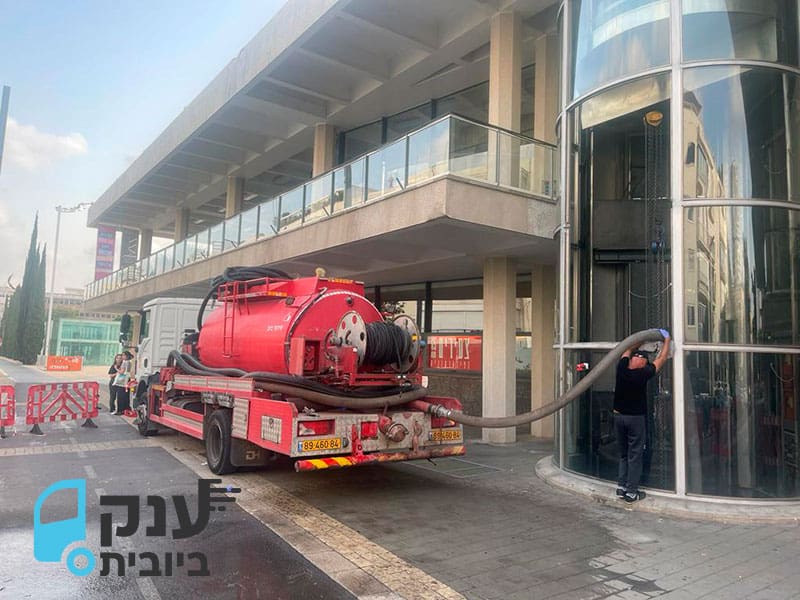 משאית ביובית ברעננה