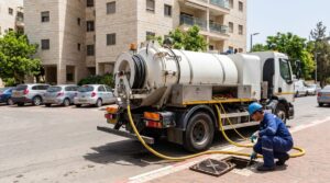פתיחת סתימה בביוב ראשי